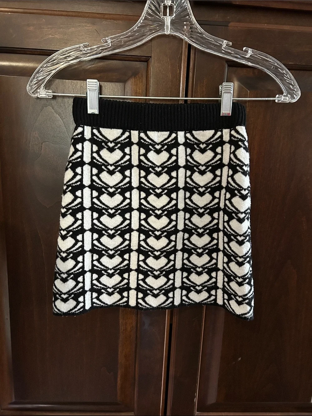 Paisley Lane Sz 10 Blk & Wht 2Pc Sweater Skirt Set